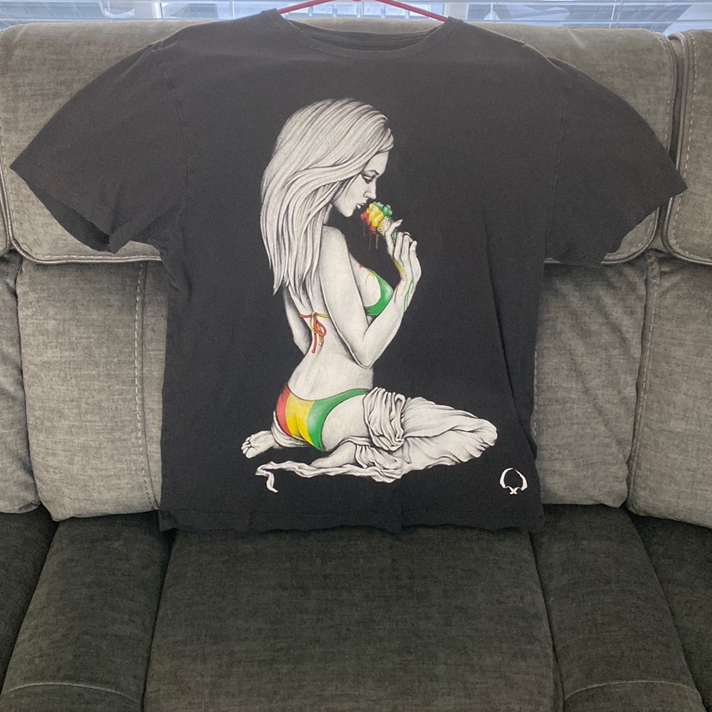 Men’s Large - Rook - Hot Chick Jamaican Ice Cream Graphic Tee